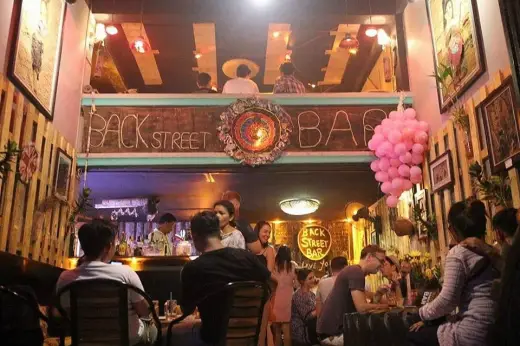 Back Street Bar, Bar / Cocktails / Live Music