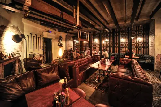 BattBong Restaurant & Bar, Bar