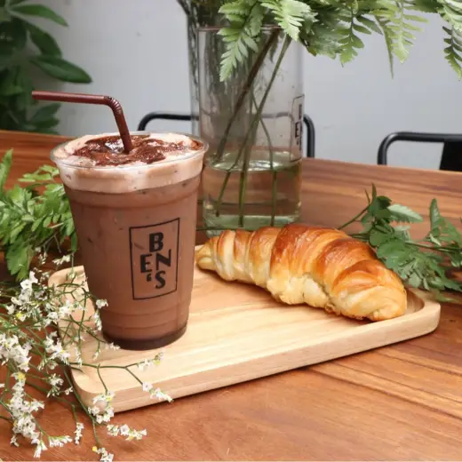 Ben's Coffee Shop, French, American, Cafe, Asian, Thai, Cambodian in Phnom Penh