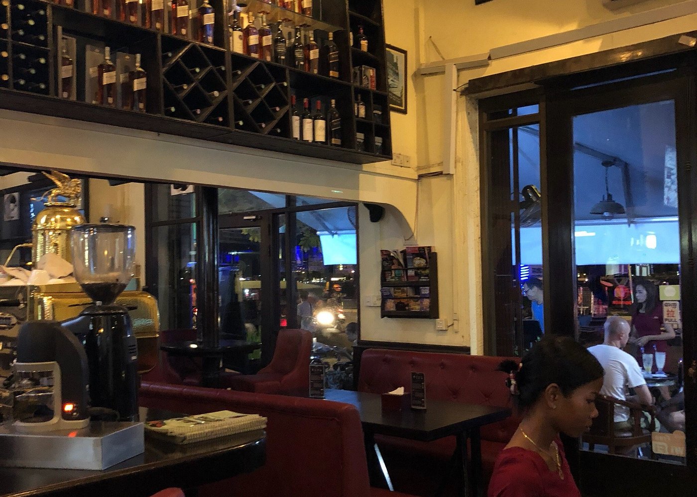 Cadillac Bar & Manhattan Lounge photo 3