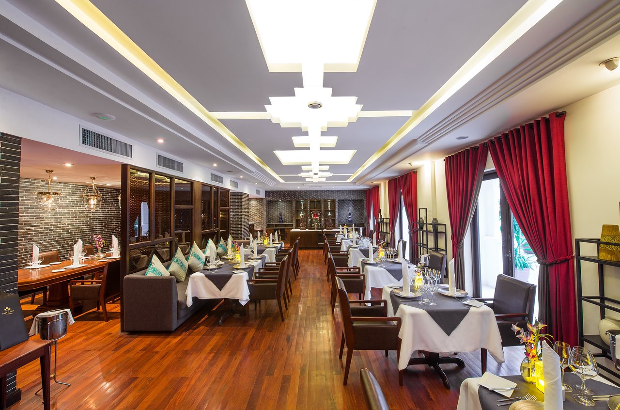 Damnak Lounge Fine Dining