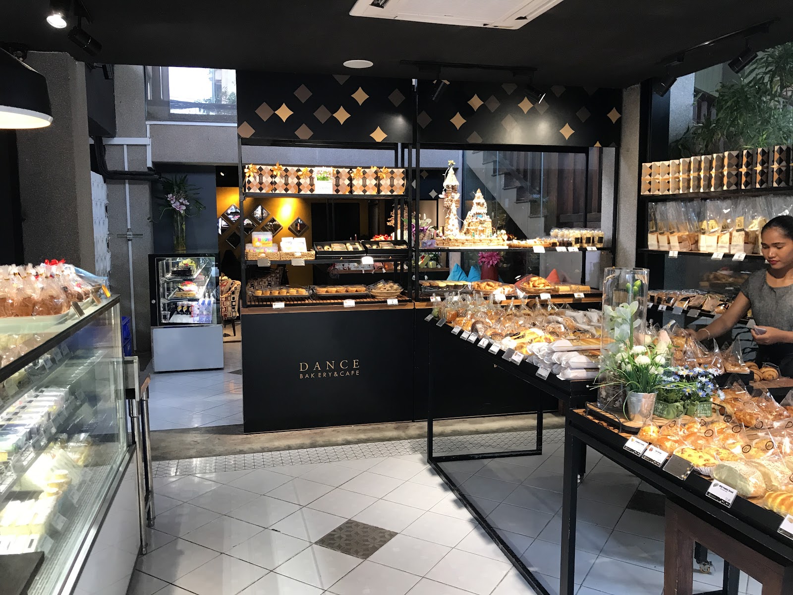 Dance Bakery & Cafe