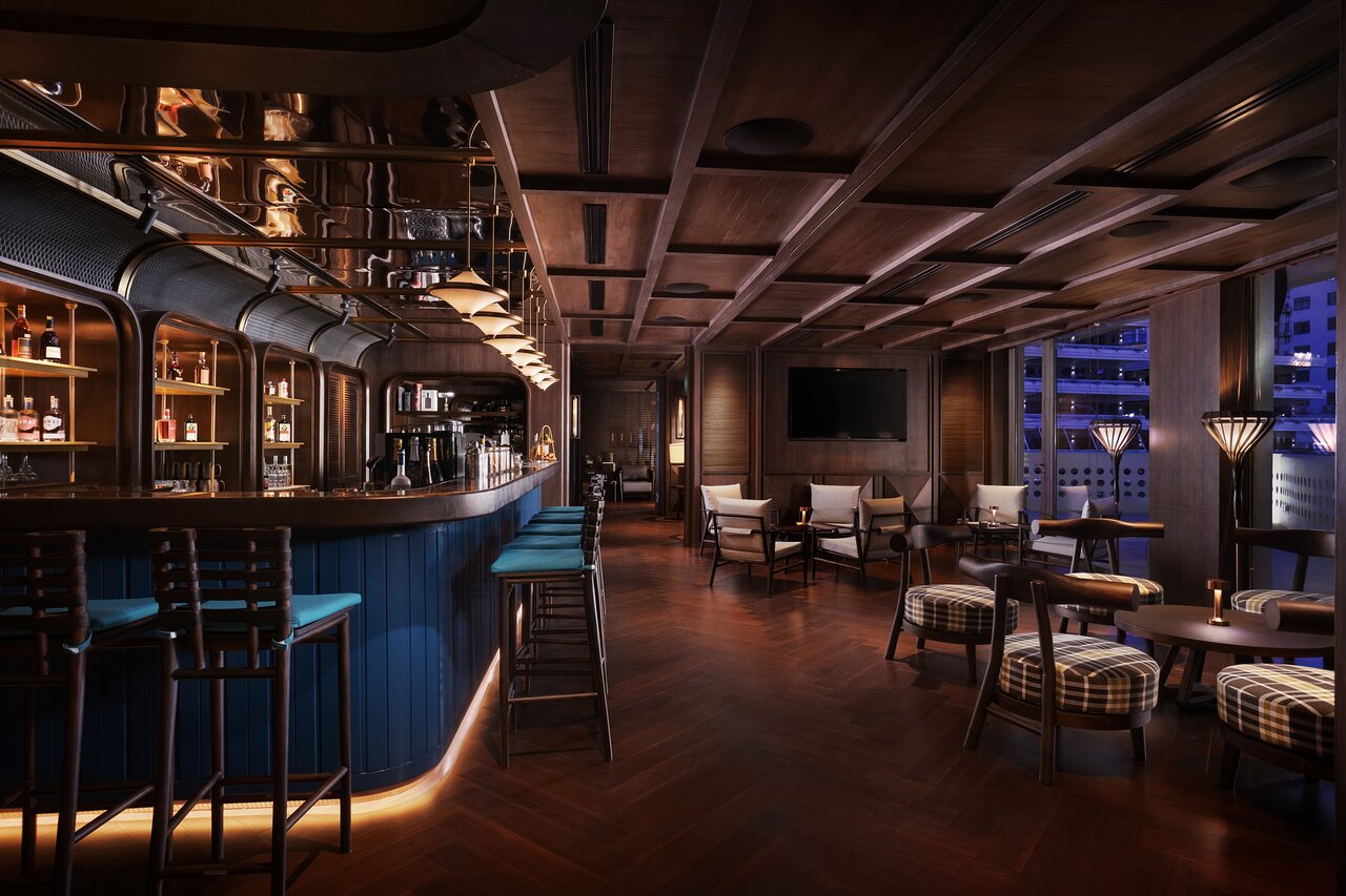 Domrei Bar & Cigar Lounge