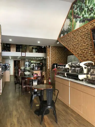 Founan Cafe and Coffee Rosters, Cafe