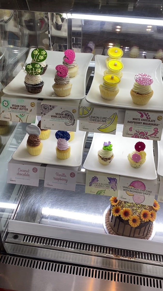 Glow Cakes - Phnom Penh photo 2