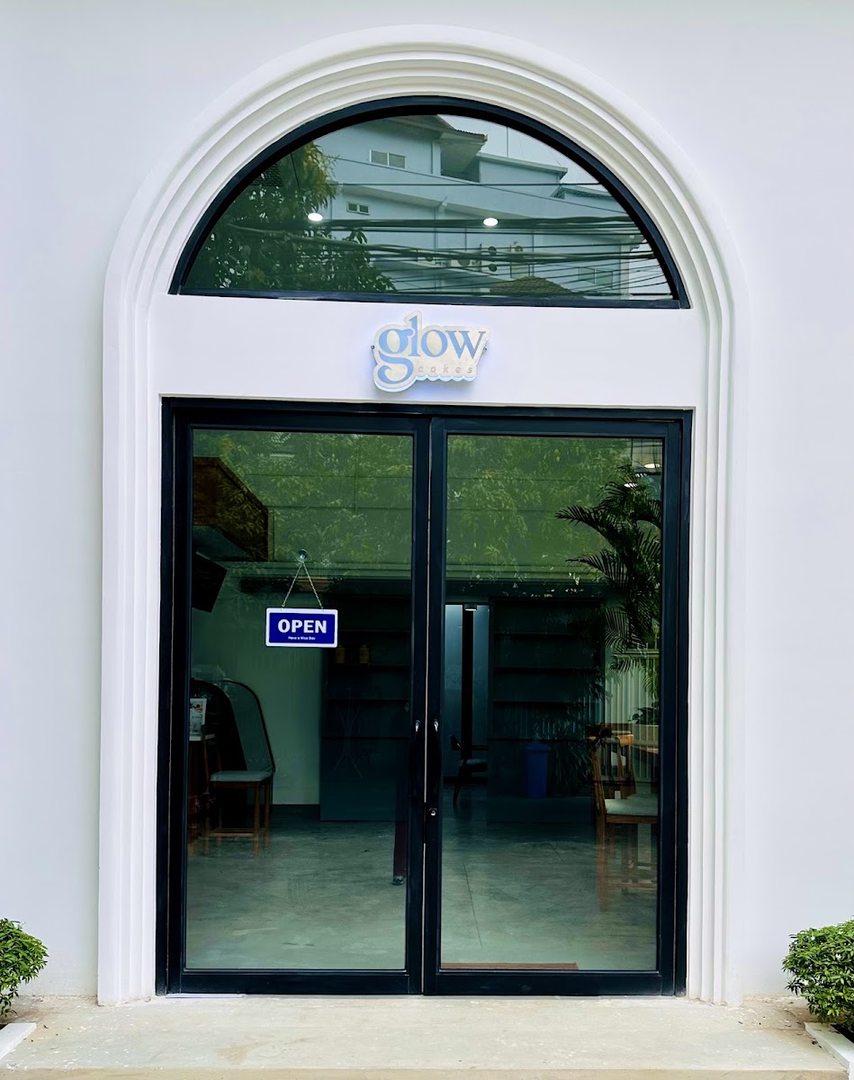 Glow Cakes - Phnom Penh