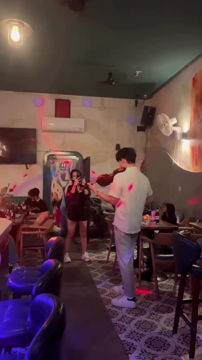 Gossip Room Phnom Penh (Bassac Lane Bar) photo 5