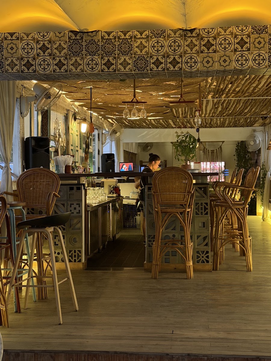 Habibi SkyBar @Hummus House