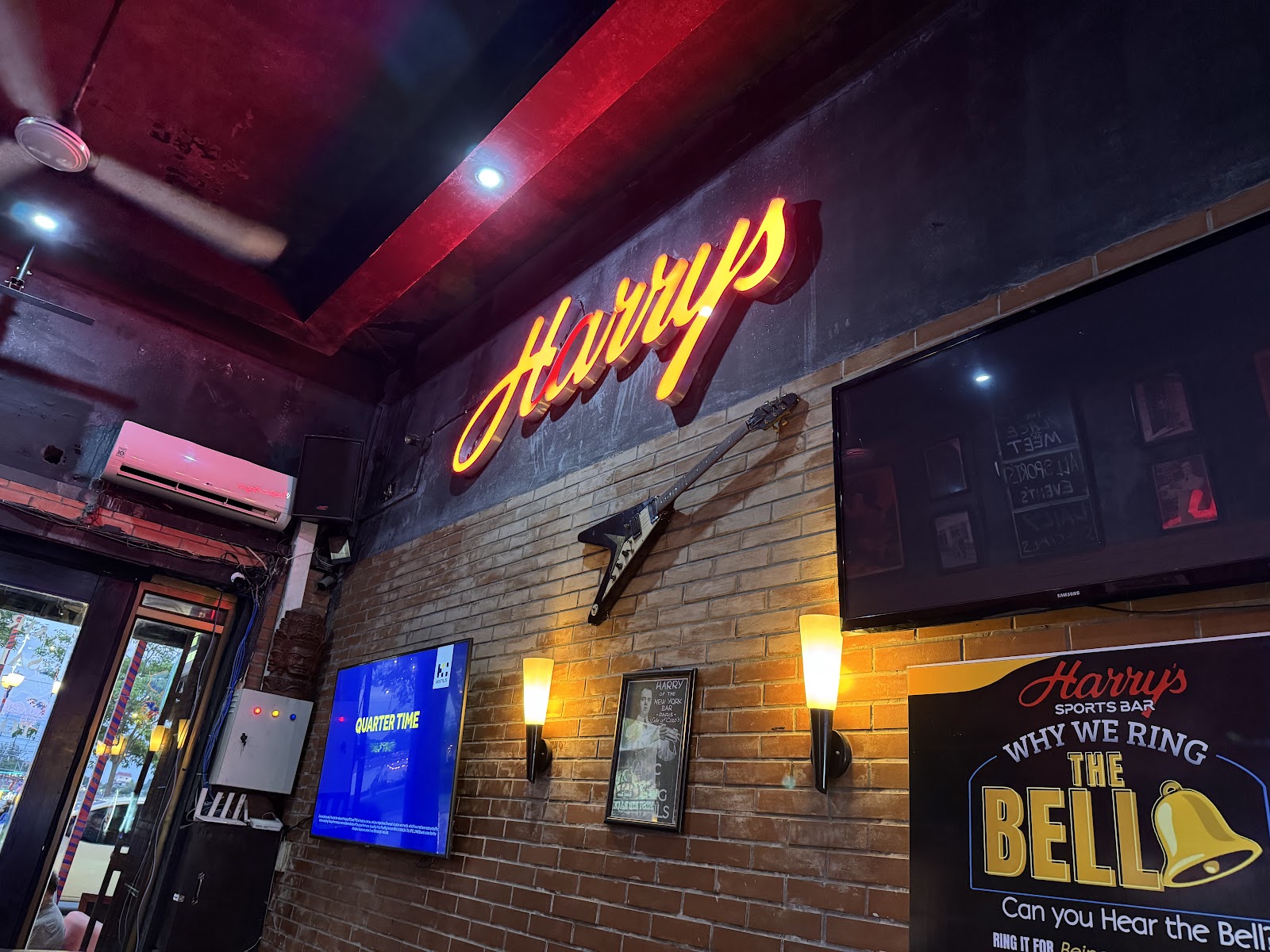 Harry's Sports Bar, Phnom Penh