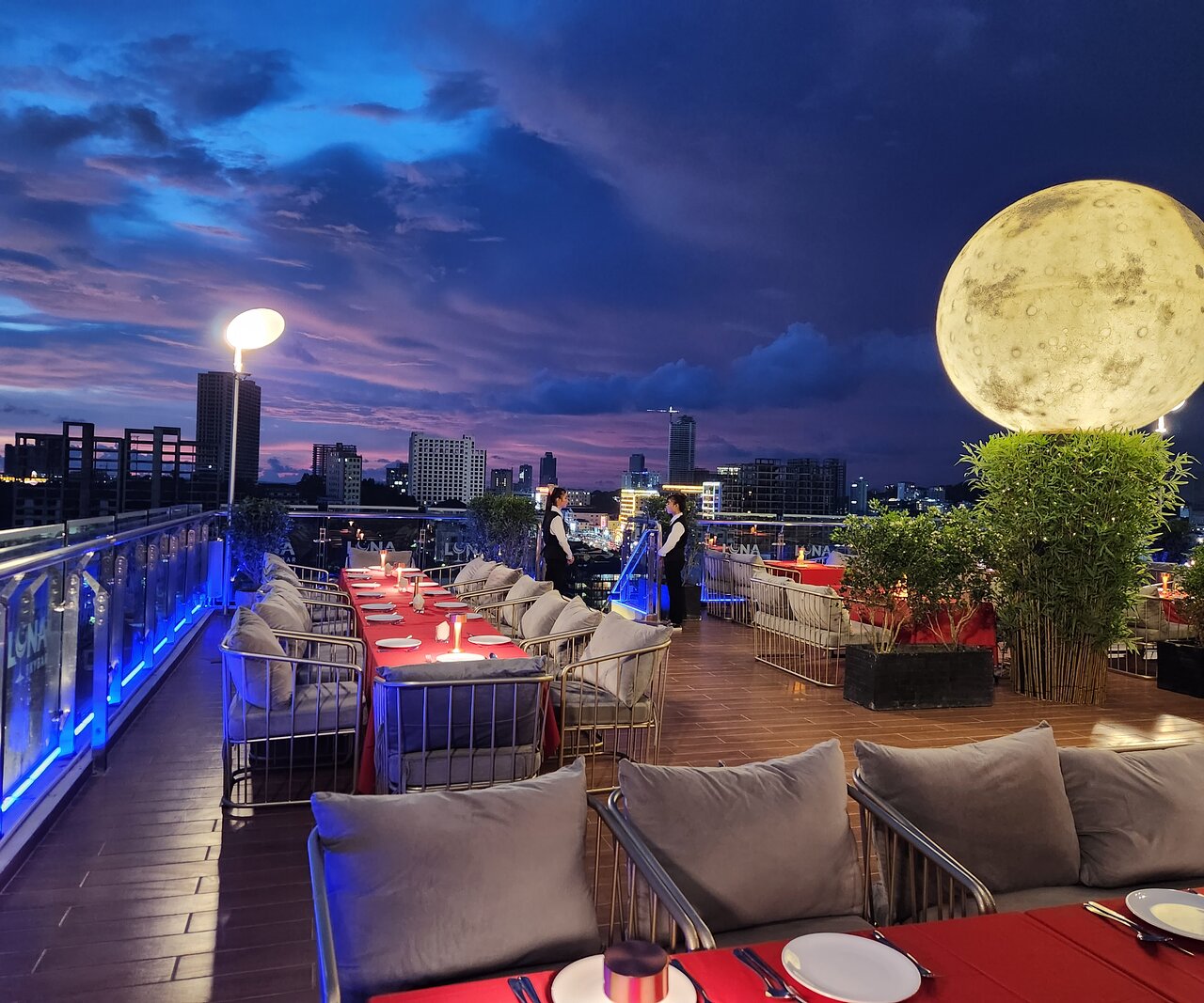 La Luna Shv Sky Bar