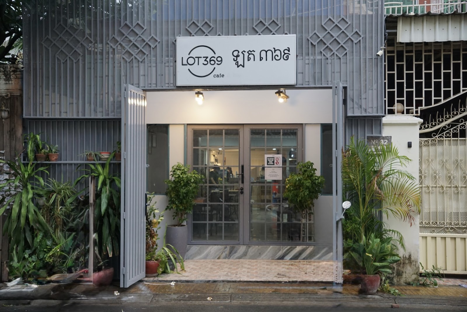 Lot 369 Cafe - Toul Tom Poung