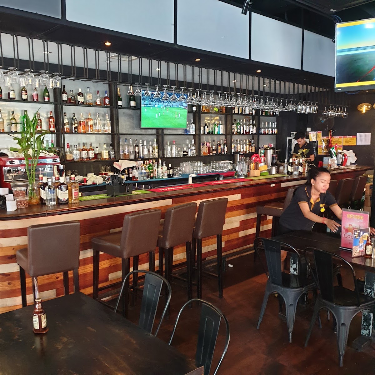 Ostro Restaurant & Bar 24/7