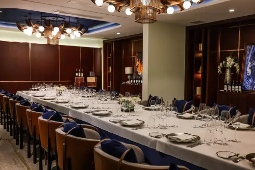 Ox Club Restaurant - Phnom Penh, European