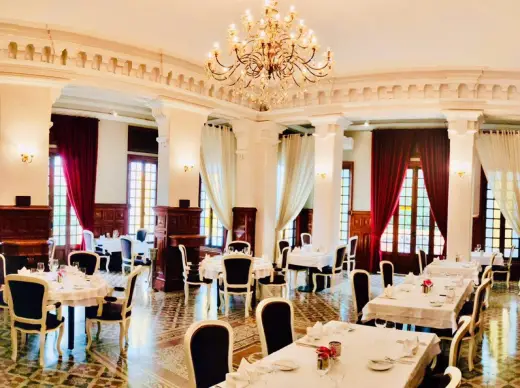Palais de la Poste Restaurant, French, European