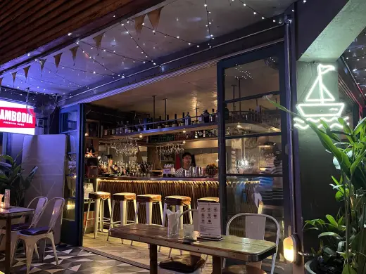 Phnom Penh Yacht Club, Bar / Cocktails