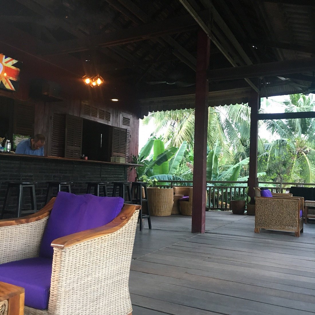 Riverside Balcony Bar photo 3