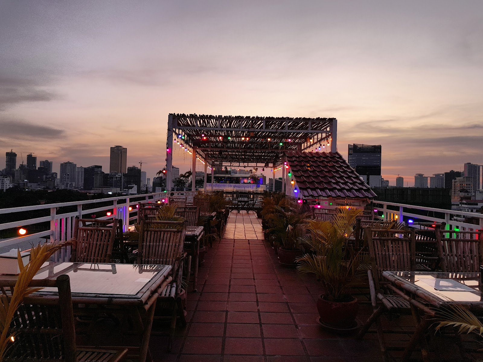 Rooftop Skybar 4 rivers hotel