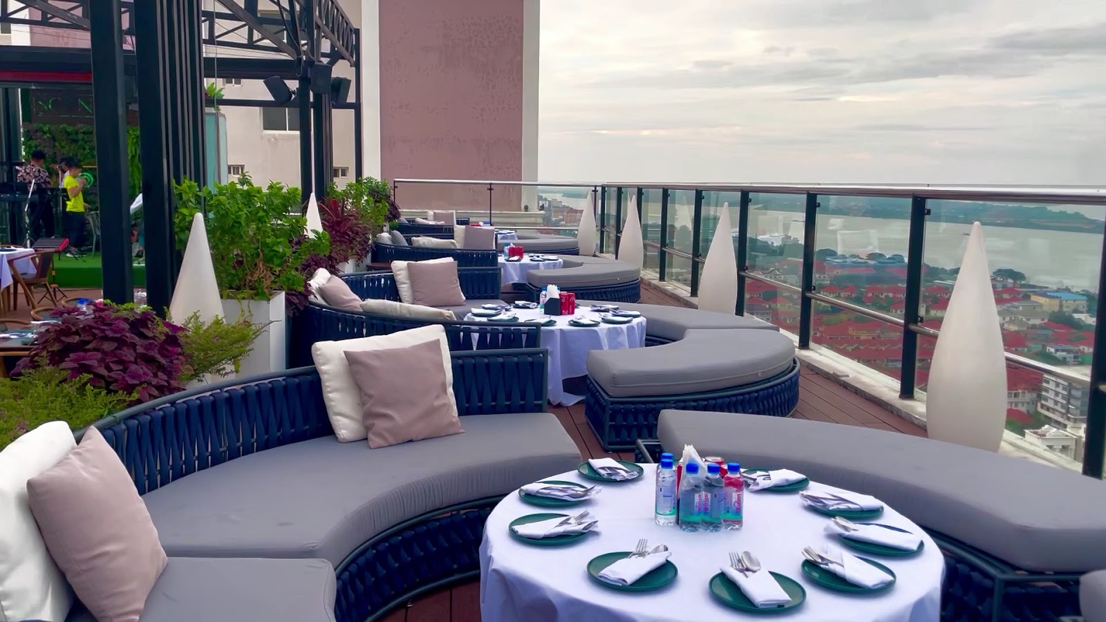 Scenery SkyBar & Restaurant Phnom Penh photo 2