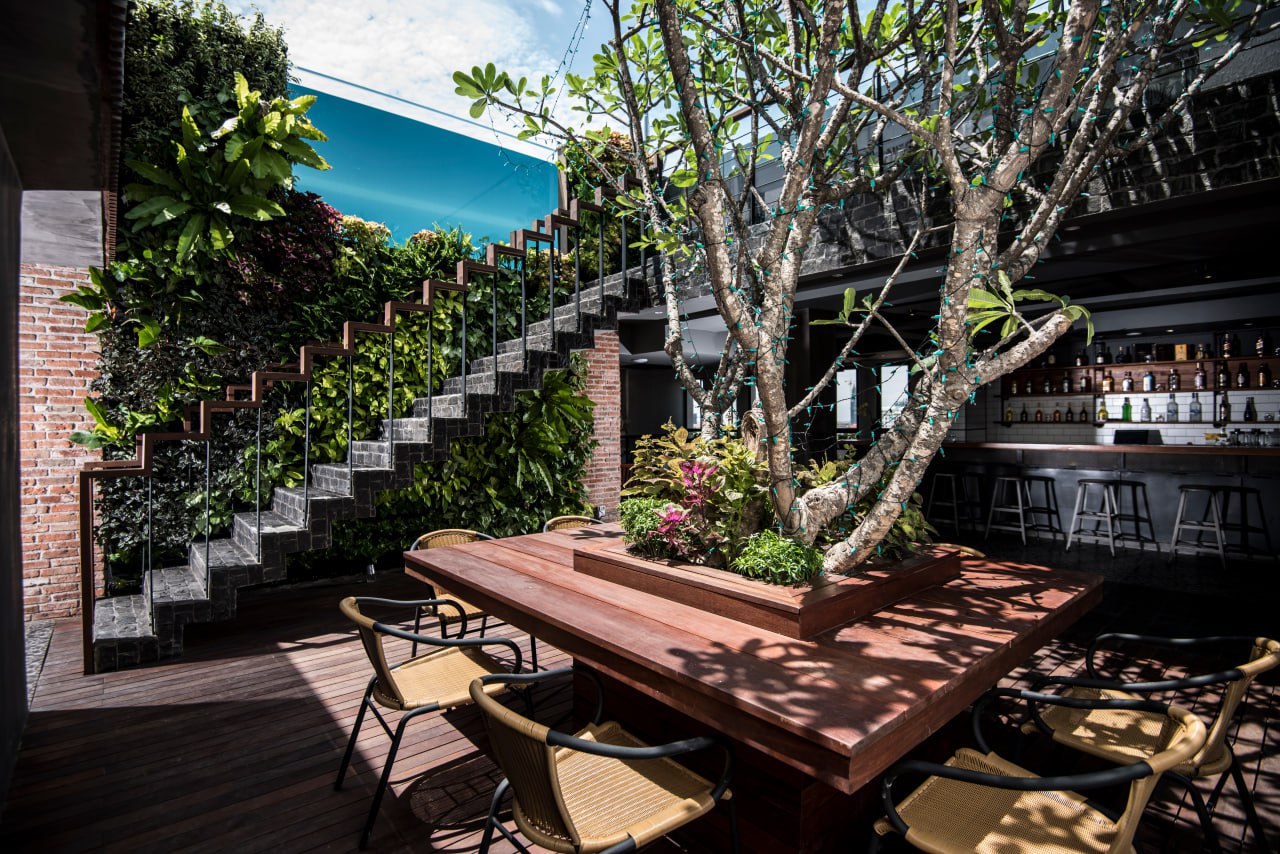 SLLA Skybar & Restaurant
