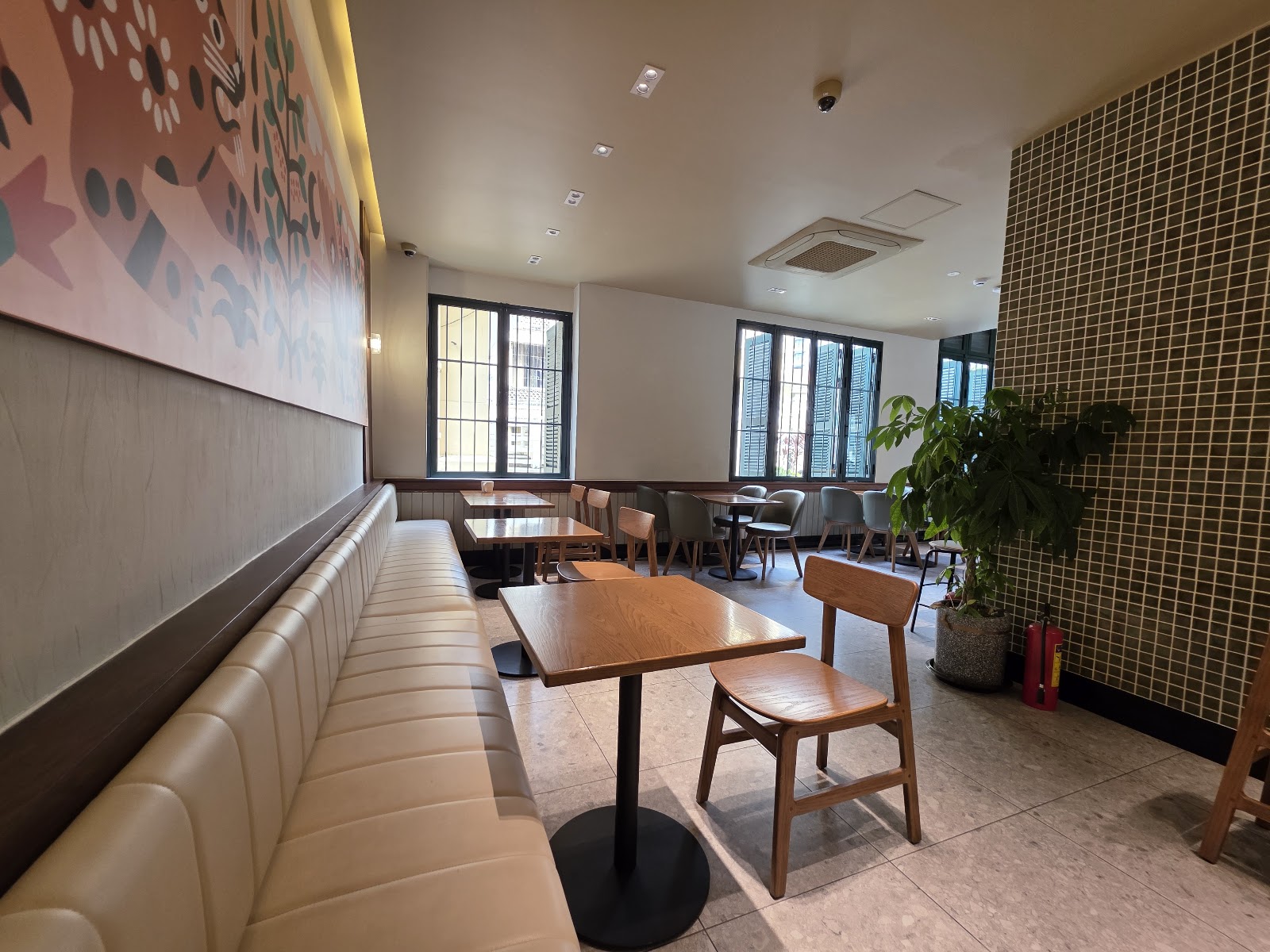 Starbucks Cambodia Post Office Square photo 5