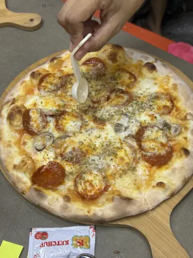The Pizza Box, Pizzeria / Late Night