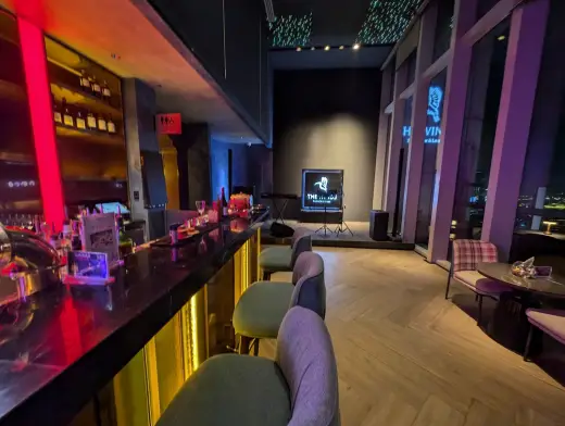 The Winds Rooftop Bar & Lounge, restaurant in Phnom Penh